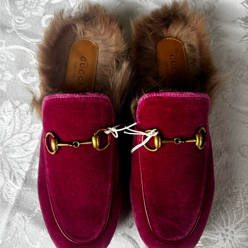 Gucci Fuchsia Princetown Velvet Loafers with Fur Trim